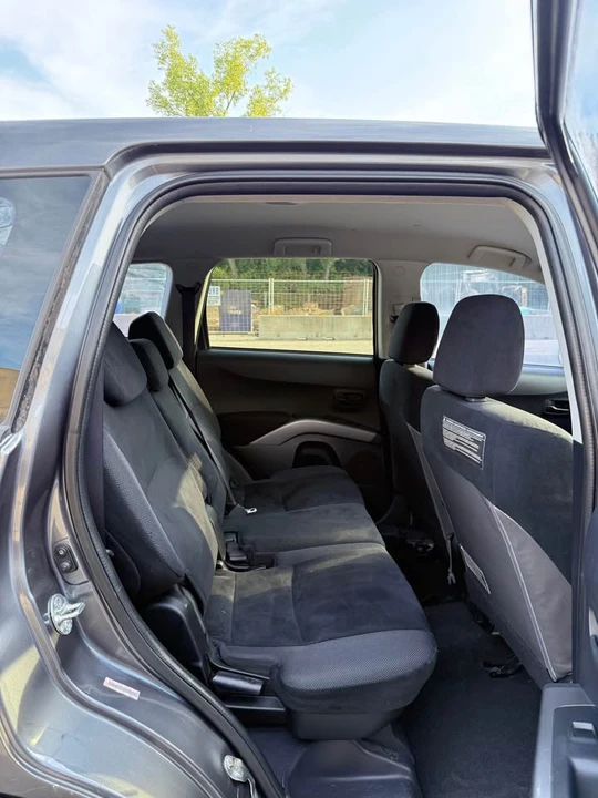 2007 Mitsubishi Outlander - Image 6 of 10