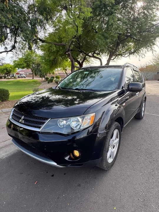 2007 Mitsubishi Outlander - Image 2 of 11