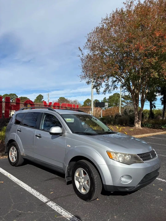 2007 Mitsubishi Outlander - Image 2 of 4