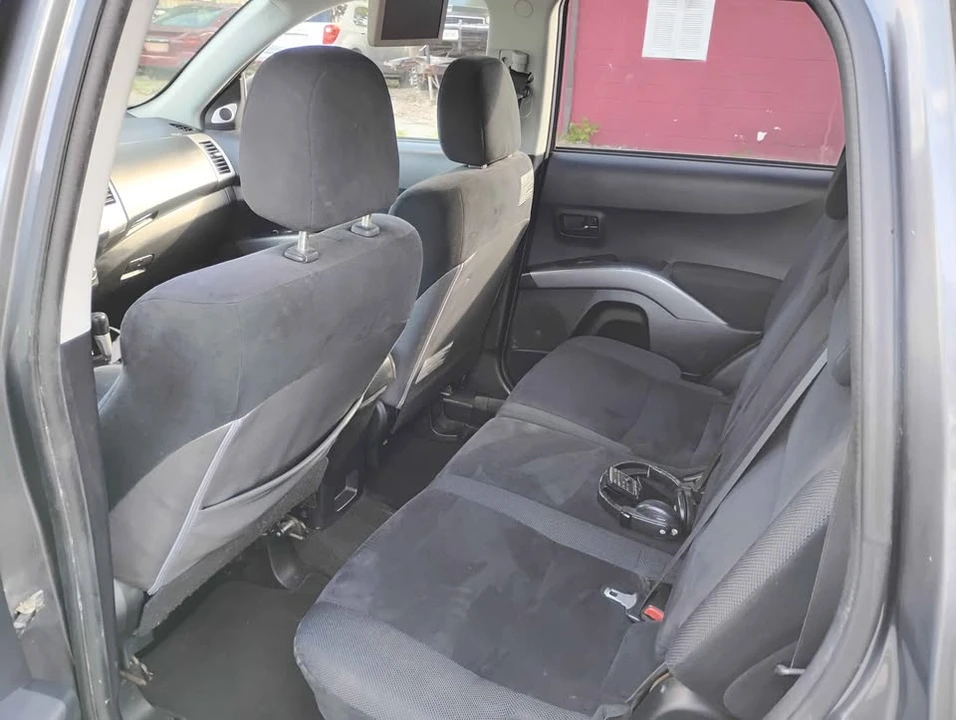 2007 Mitsubishi Outlander - Image 5 of 13