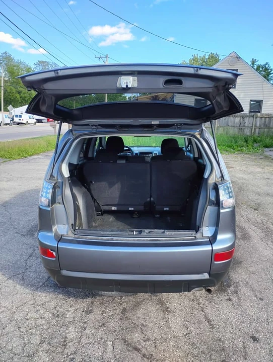 2007 Mitsubishi Outlander - Image 11 of 13