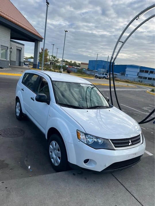 2007 Mitsubishi Outlander - Image 3 of 3