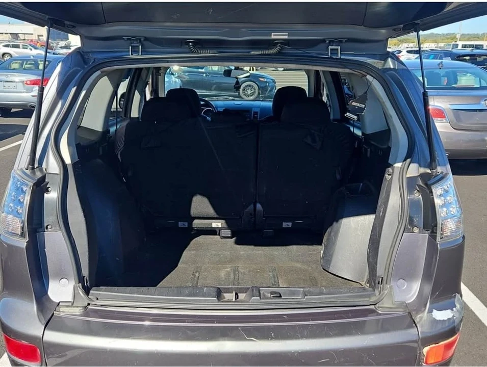 2007 Mitsubishi Outlander - Image 10 of 12