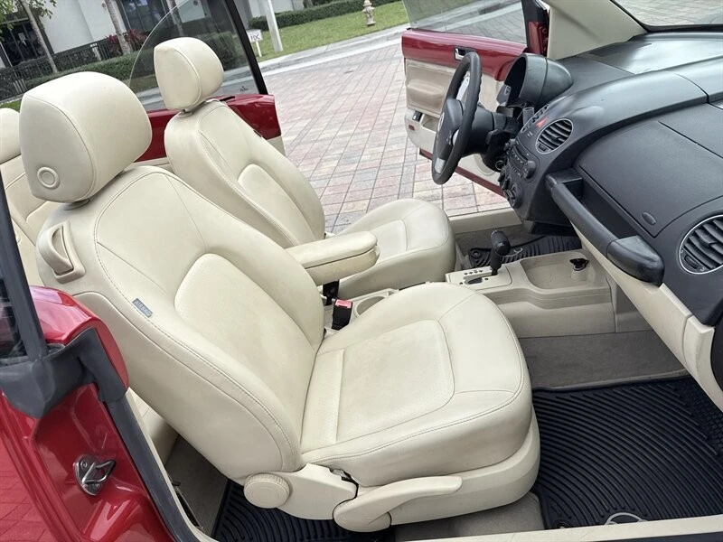 2007 Volkswagen New Beetle - Image 15 of 21