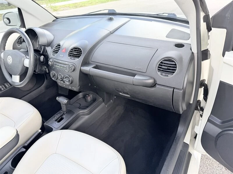 2007 Volkswagen New Beetle - Image 14 of 21