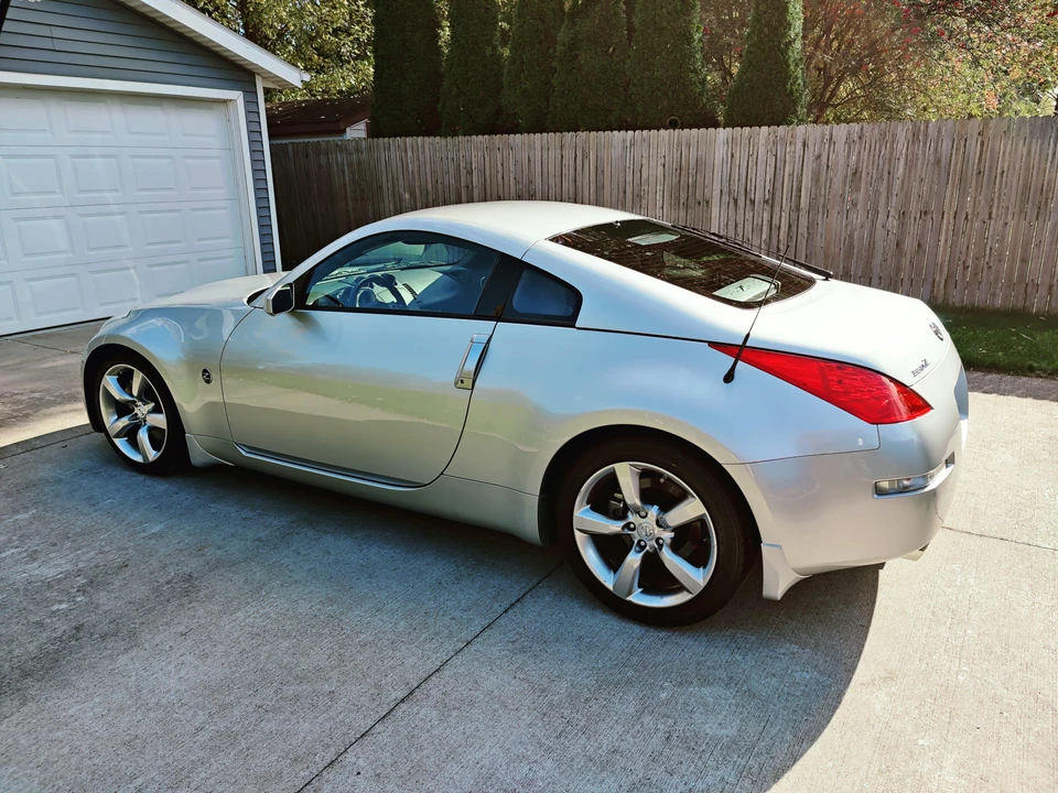 2007 Nissan 350Z 5th Gen - Image 11 of 31