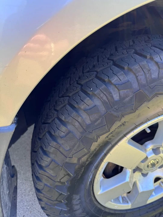 2007 Nissan Frontier 2nd Gen - Image 9 of 13