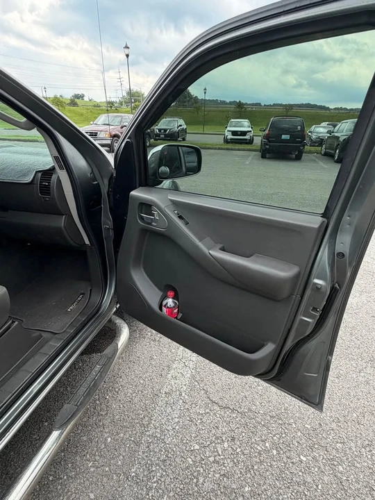 2007 Nissan Frontier 2nd Gen - Image 10 of 11