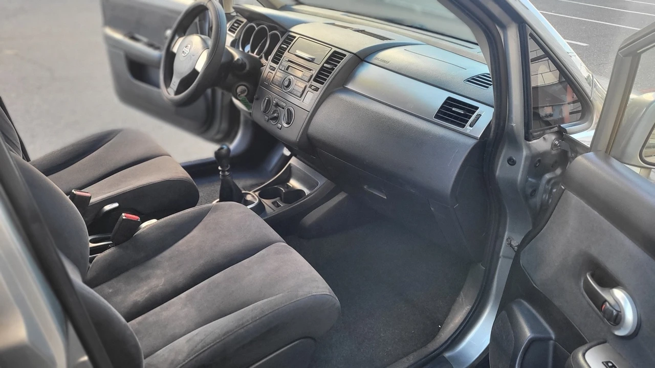 2007 Nissan Versa - Image 8 of 12