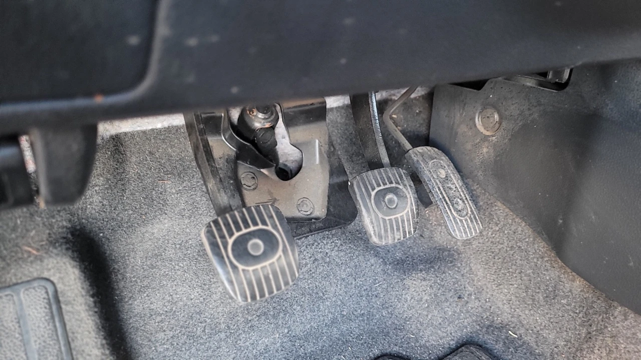 2007 Nissan Versa - Image 10 of 12