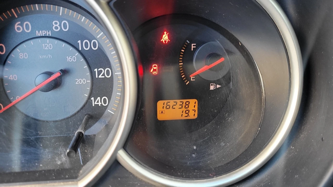 2007 Nissan Versa - Image 6 of 12