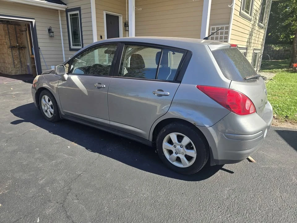 2007 Nissan Versa - Image 2 of 11