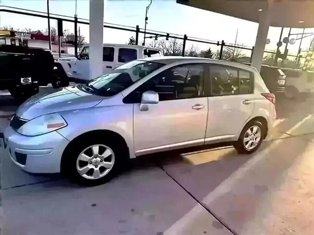 2007 Nissan Versa - Image 2 of 17