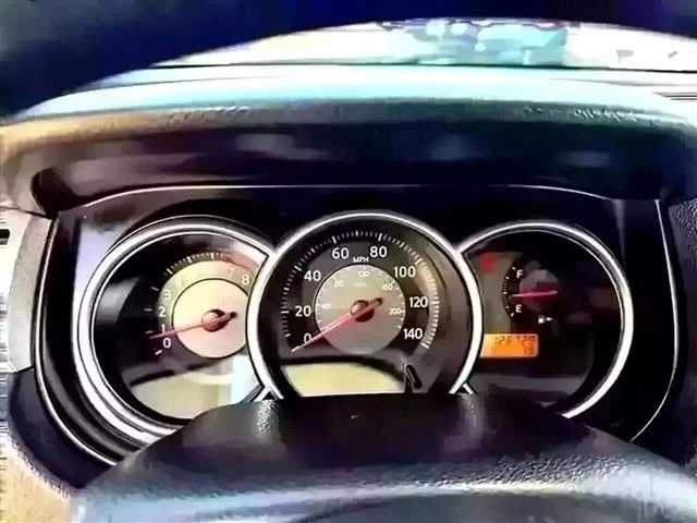 2007 Nissan Versa - Image 10 of 17