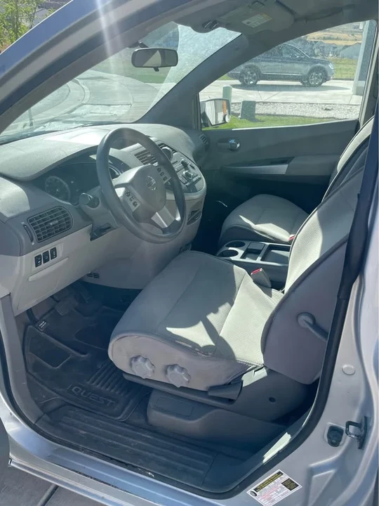 2007 Nissan Quest - Image 2 of 6
