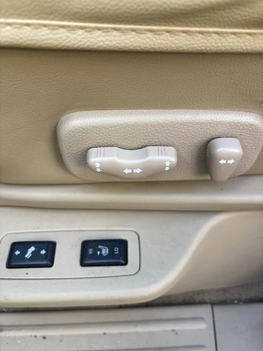 2007 Nissan Quest - Image 7 of 10