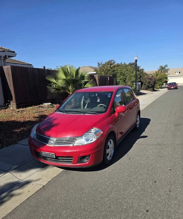 2007 Nissan Versa - Image 2 of 6