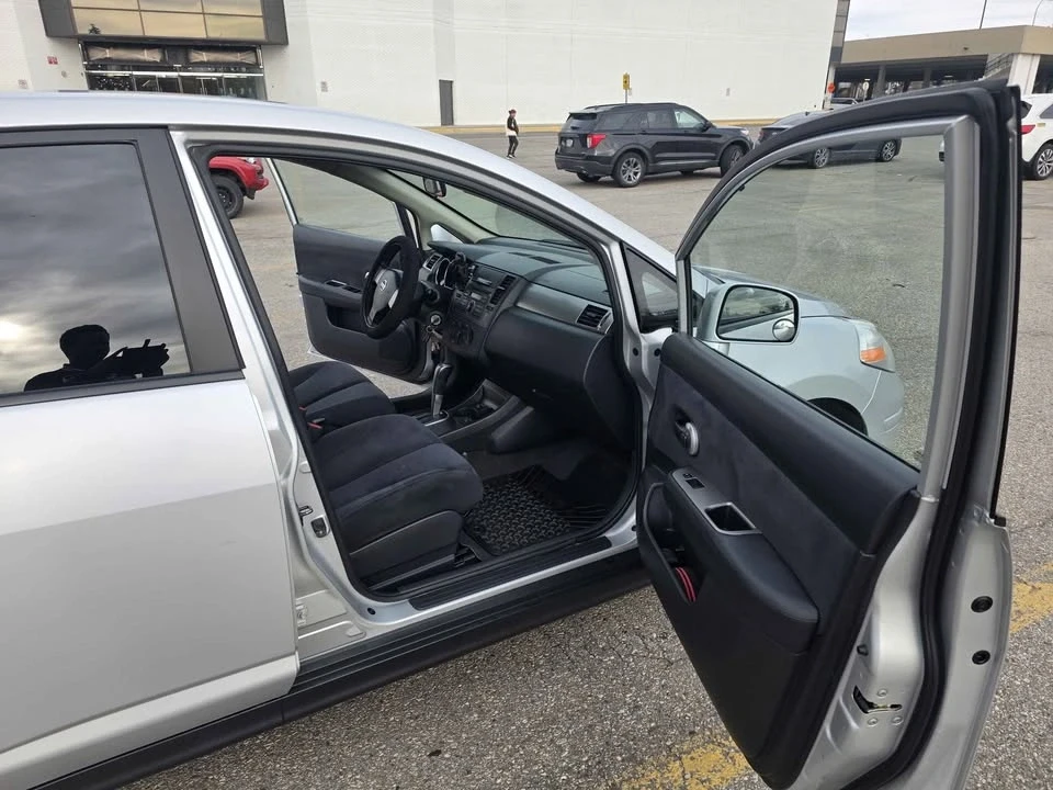 2007 Nissan Versa - Image 4 of 9
