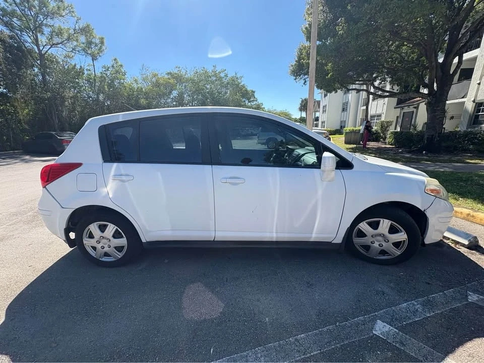 2007 Nissan Versa - Image 2 of 7