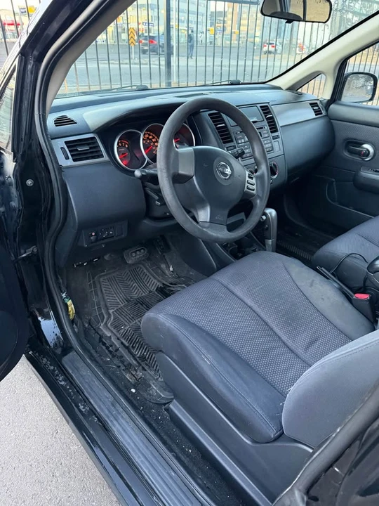 2007 Nissan Versa - Image 4 of 6