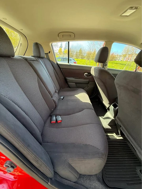 2007 Nissan Versa - Image 10 of 19