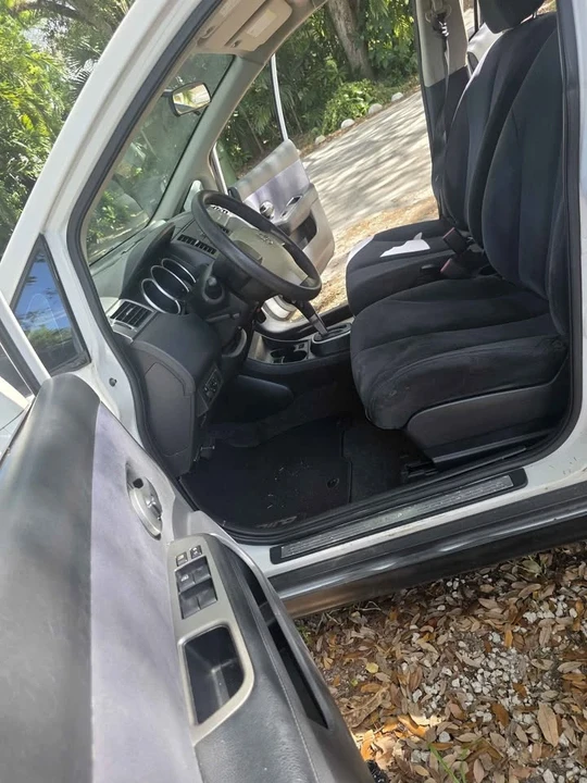 2007 Nissan Versa - Image 9 of 12