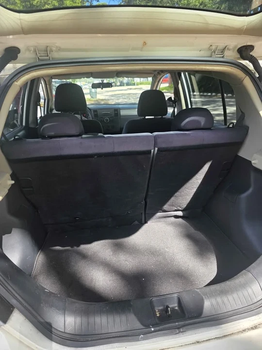 2007 Nissan Versa - Image 10 of 12