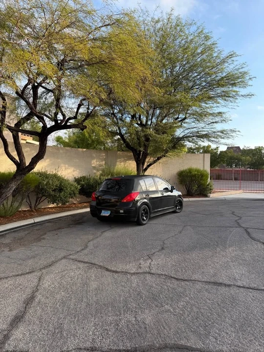 2007 Nissan Versa - Image 2 of 3