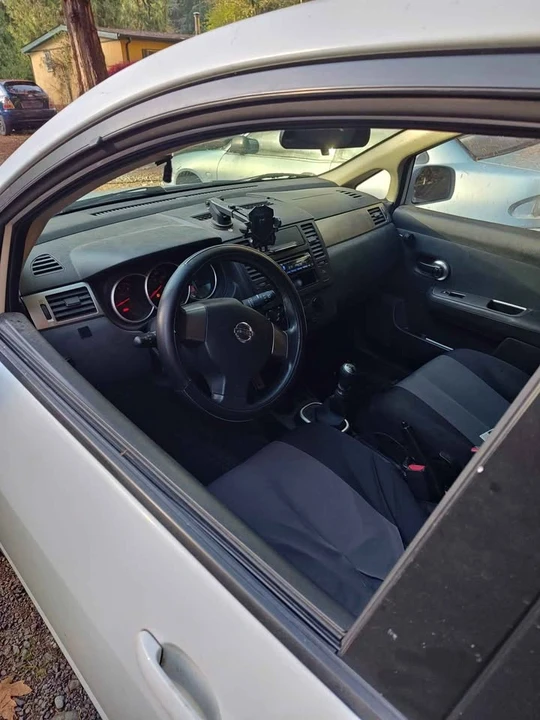 2007 Nissan Versa - Image 2 of 3