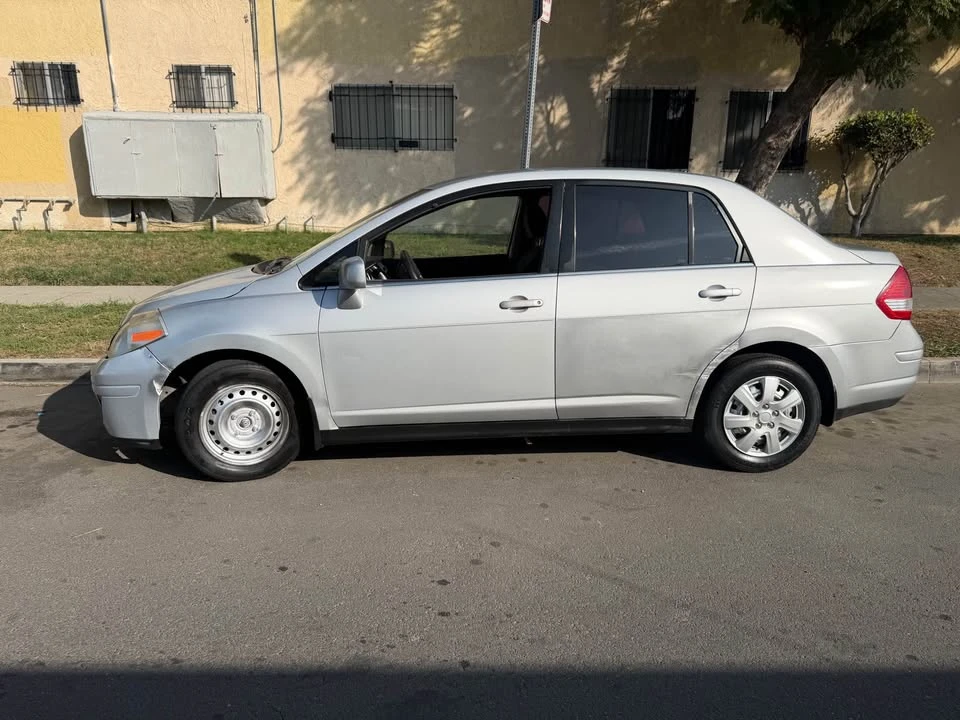 2007 Nissan Versa - Image 4 of 10