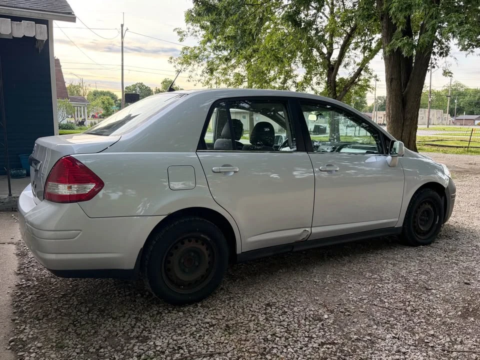 2007 Nissan Versa - Image 2 of 6