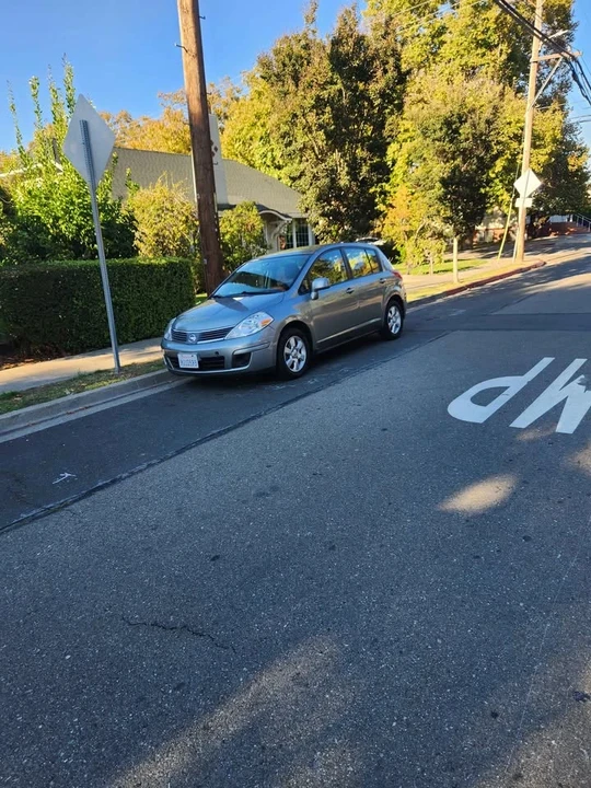 2007 Nissan Versa - Image 2 of 13