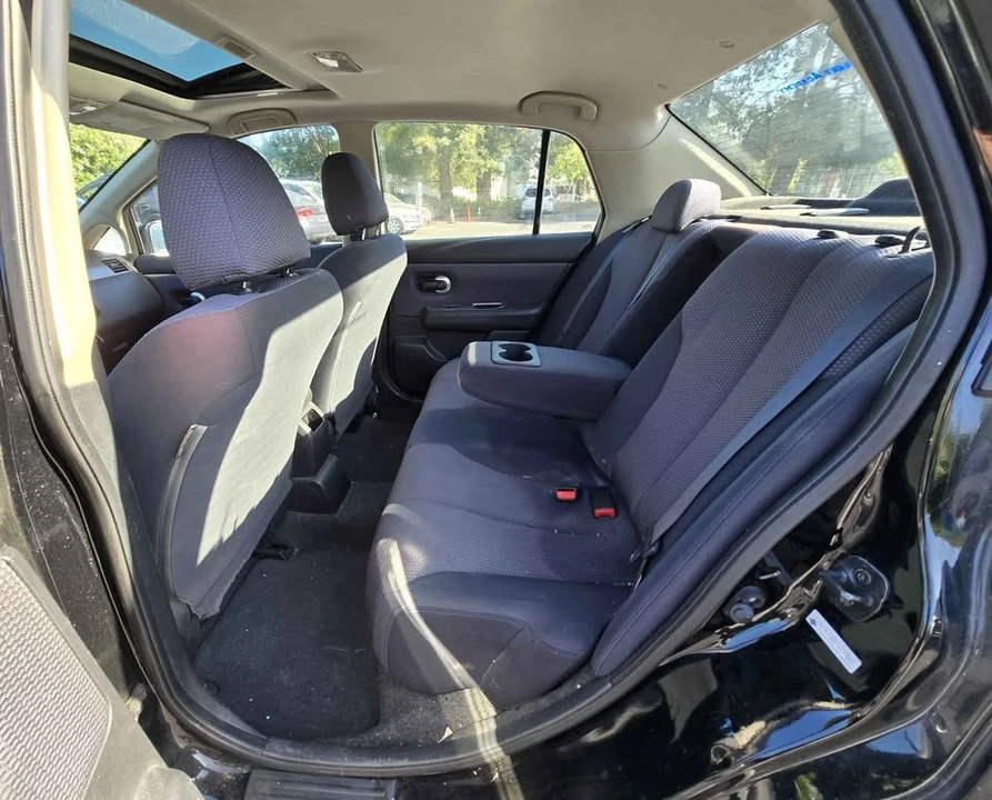 2007 Nissan Versa - Image 9 of 10