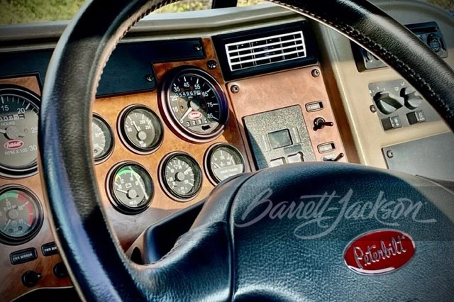 2007 Peterbilt - Image 2 of 31