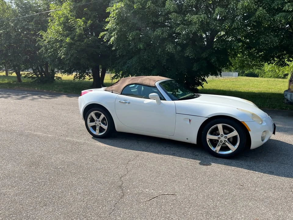 2007 Pontiac Solstice - Image 2 of 12