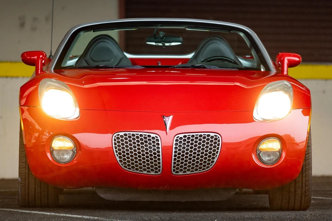 2007 Pontiac Solstice - Image 2 of 31