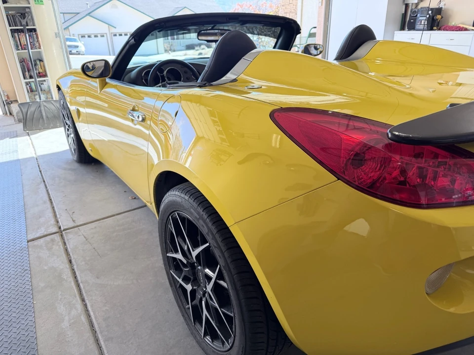 2007 Pontiac Solstice - Image 2 of 21