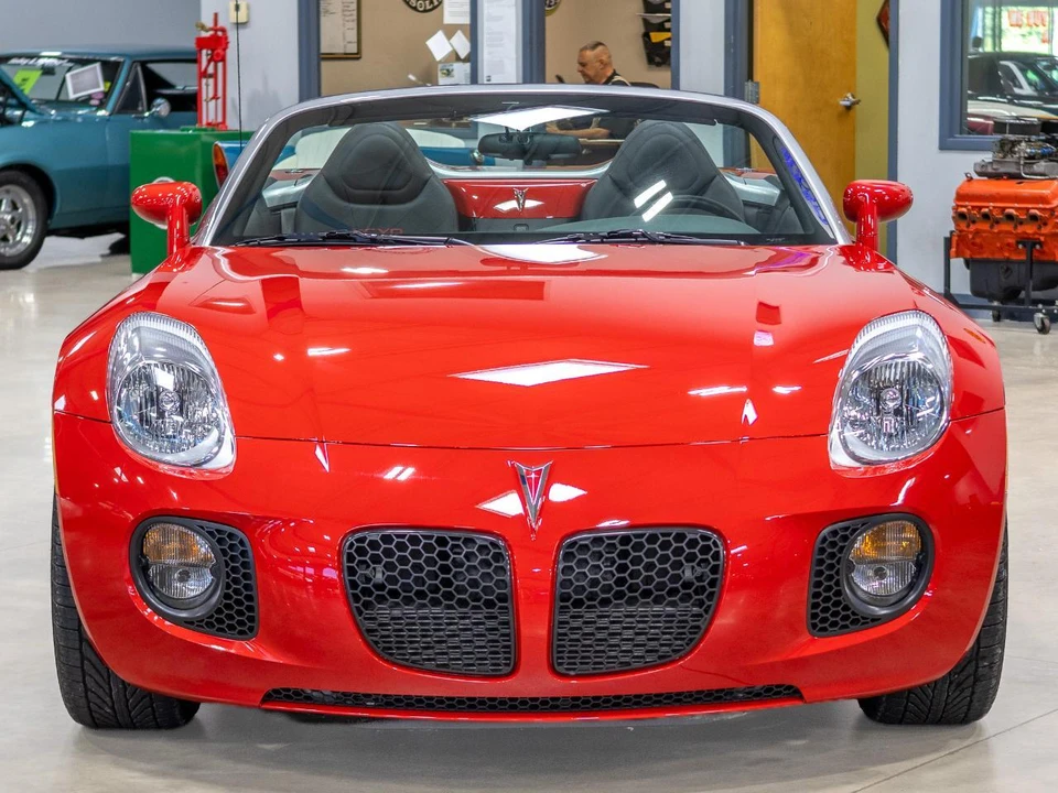 2007 Pontiac Solstice - Image 2 of 31