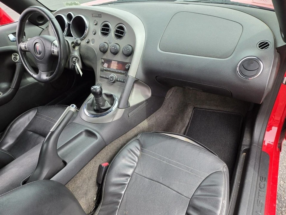 2007 Pontiac Solstice - Image 10 of 17