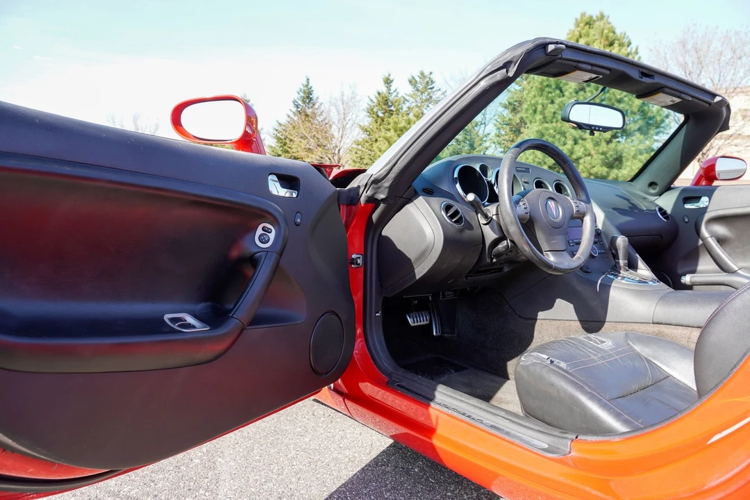 2007 Pontiac Solstice GXP - Image 9 of 31