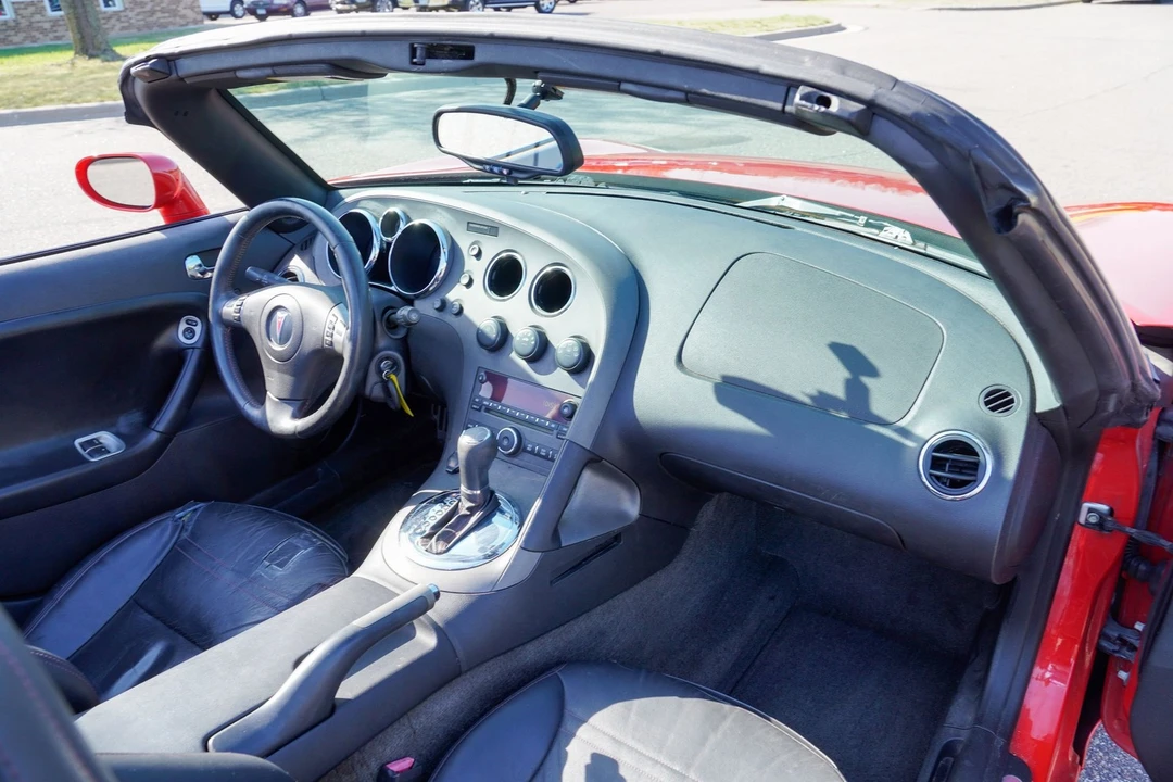 2007 Pontiac Solstice GXP - Image 13 of 31