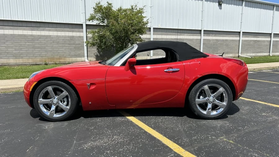 2007 Pontiac Solstice - Image 2 of 11