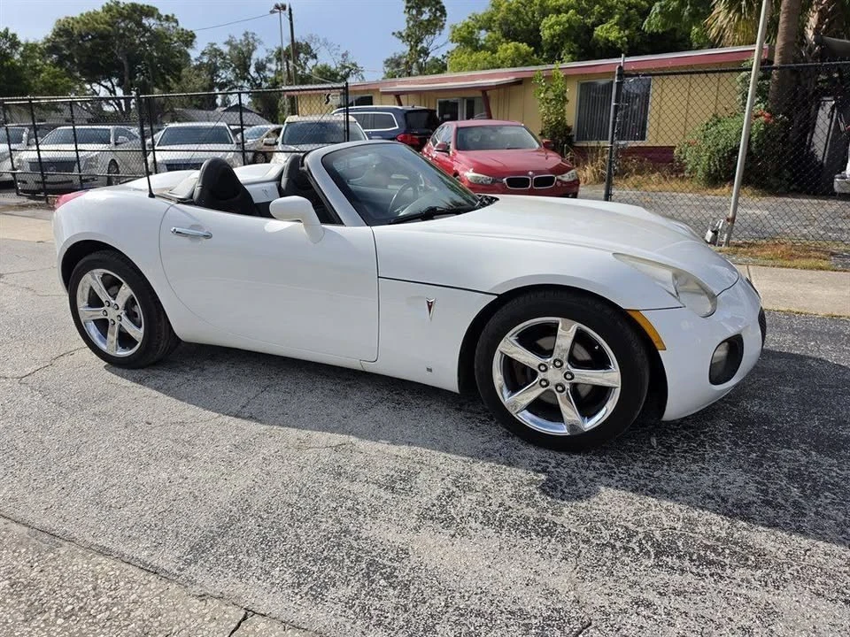 2007 Pontiac Solstice GXP - Image 2 of 11