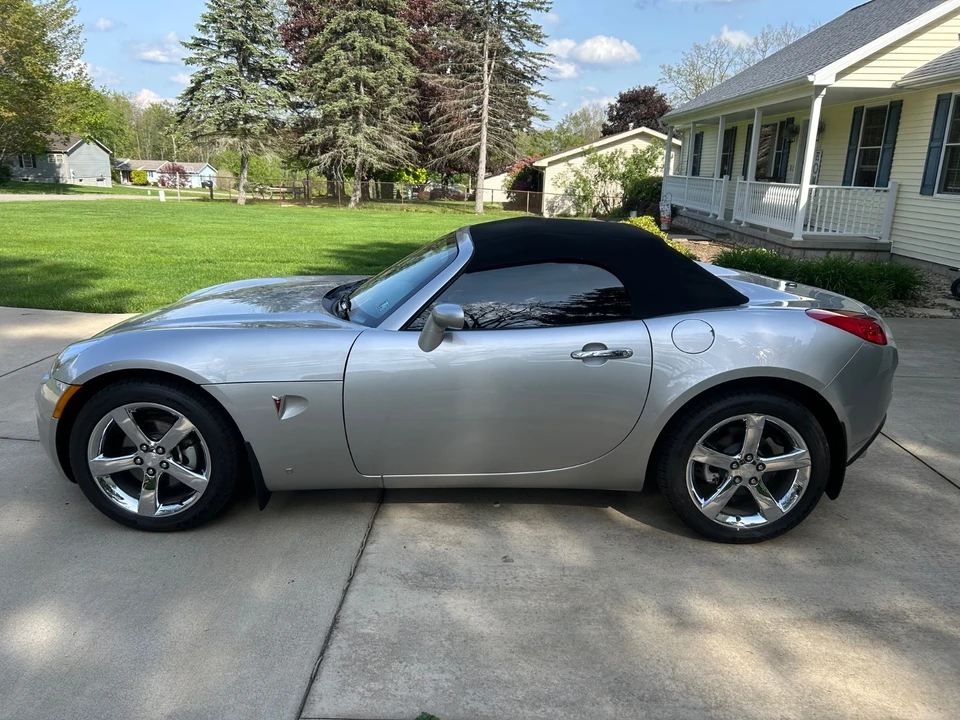 2007 Pontiac Solstice GXP - Image 2 of 11