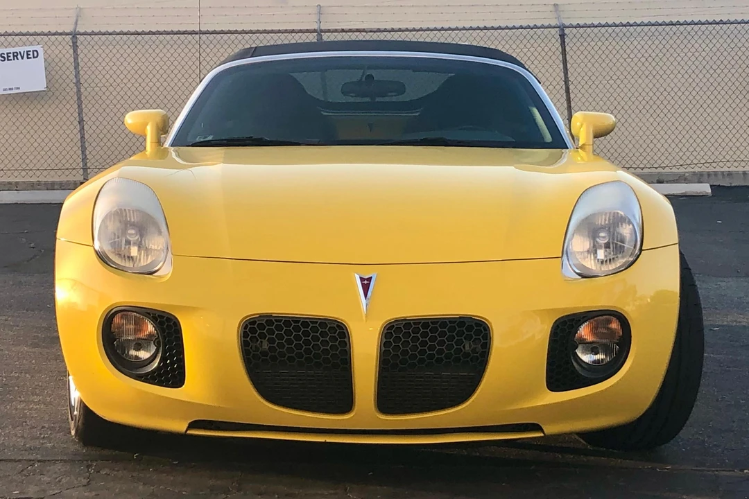 2007 Pontiac Solstice GXP - Image 2 of 31
