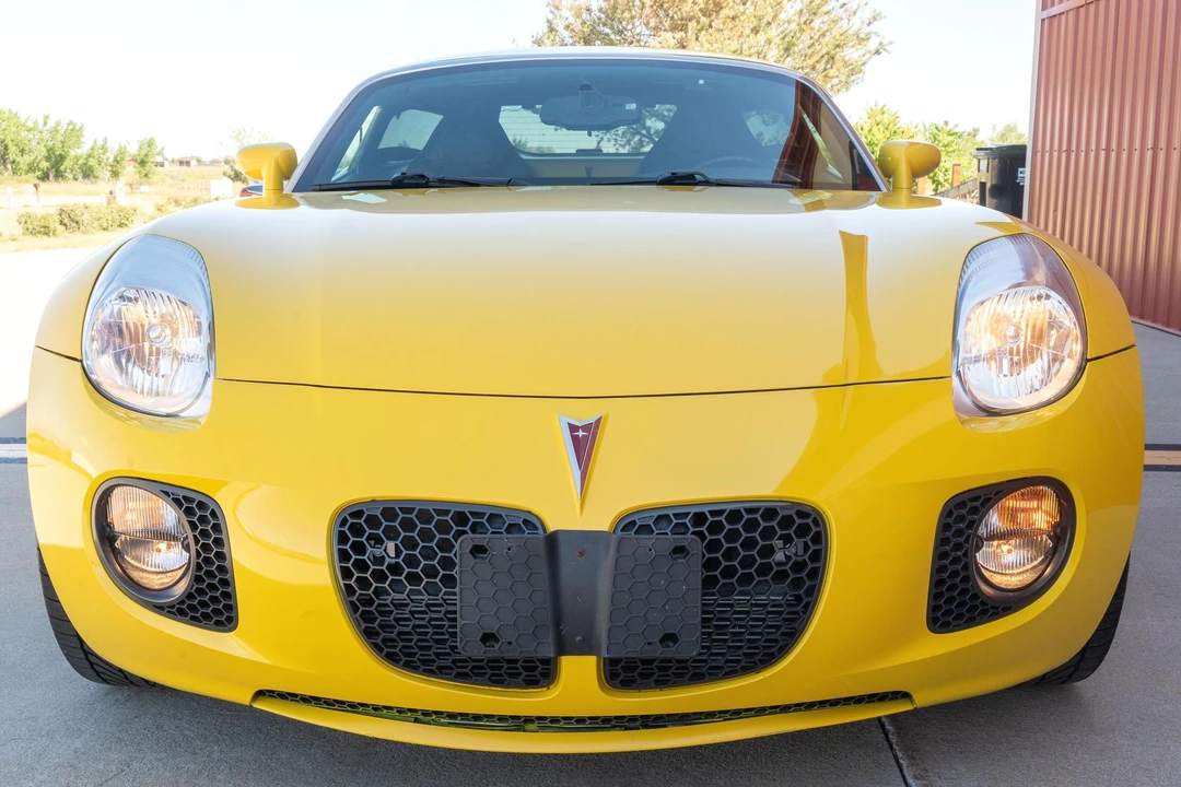 2007 Pontiac Solstice GXP - Image 2 of 31