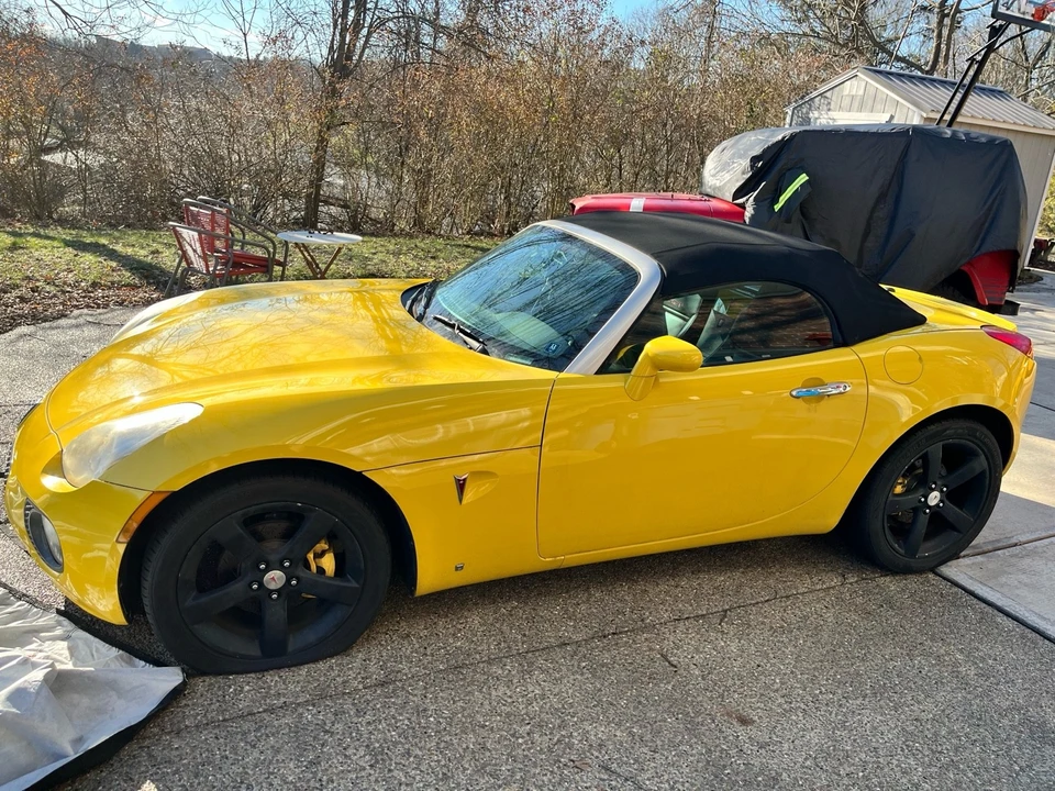 2007 Pontiac Solstice GXP - Image 2 of 11