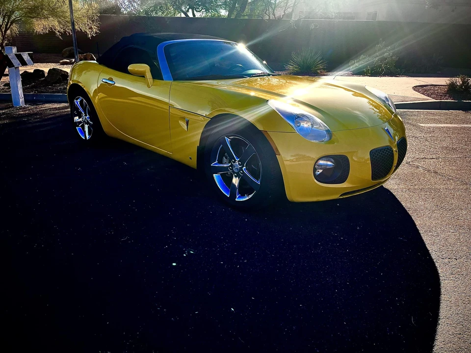 2007 Pontiac Solstice GXP - Image 2 of 31