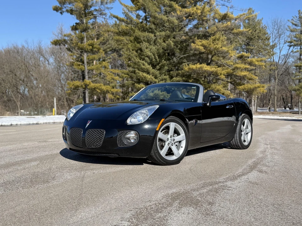 2007 Pontiac Solstice GXP - Image 2 of 31