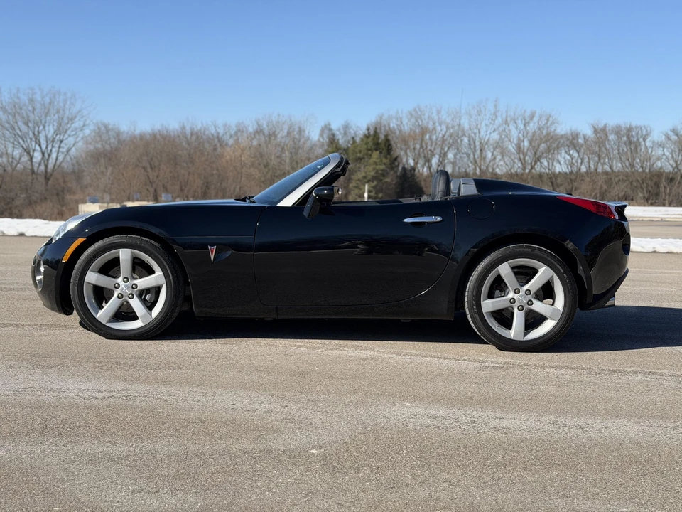 2007 Pontiac Solstice GXP - Image 10 of 31